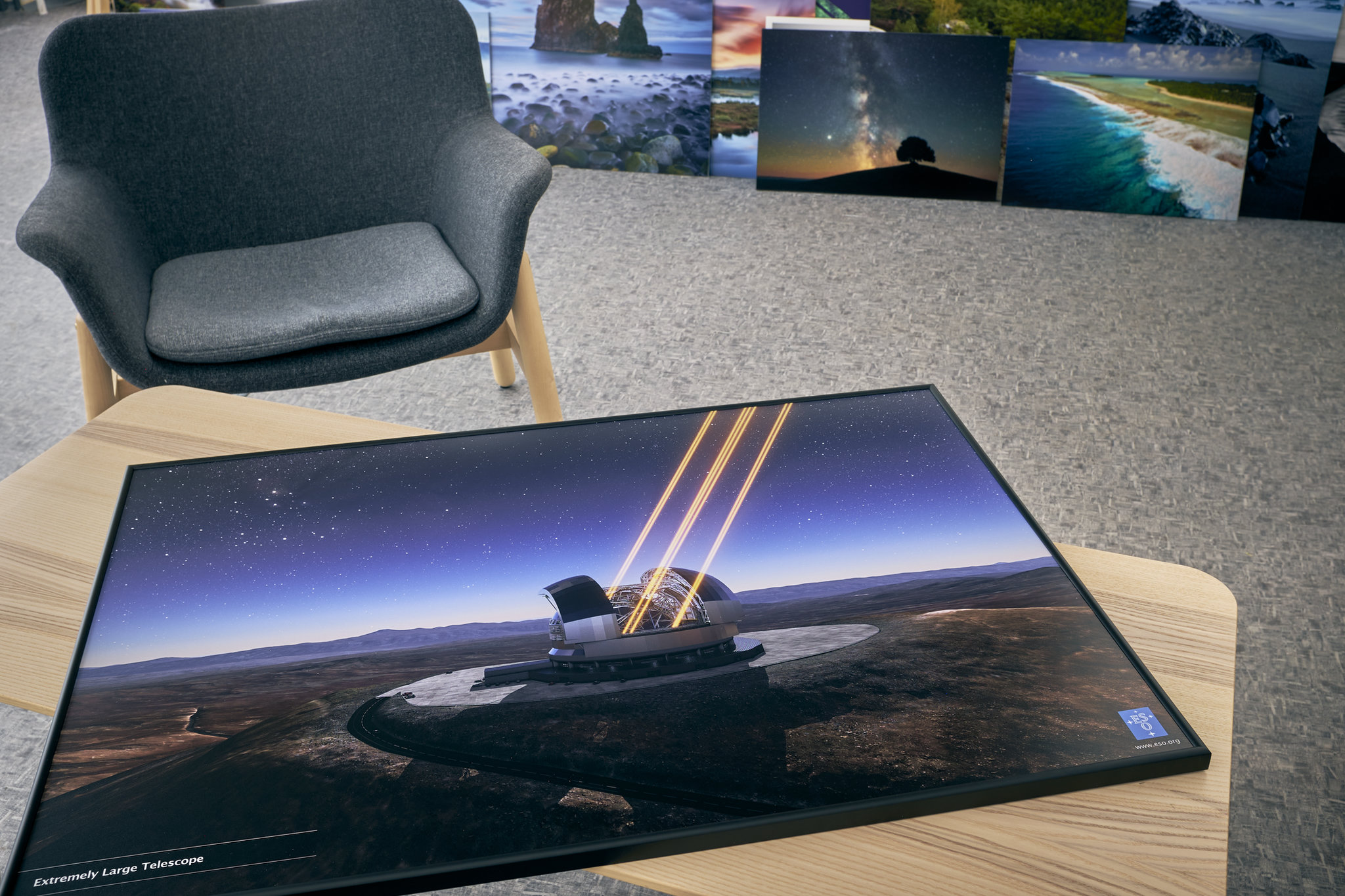 ESO, zalaminovaná fotografie, KAPA deska, hliníkový rám NIELSEN